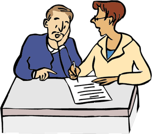 Eine Frau und ein Mann sitzen an einem Tisch und haben ein vollgeschriebenes Blatt Papier vor sich, mit dem die Frau dem Mann etwas erklärt